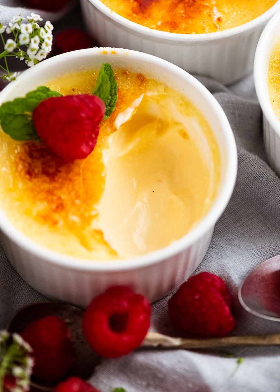 Close up of the inside of Creme Br&ucirc;l&eacute;e in a pot