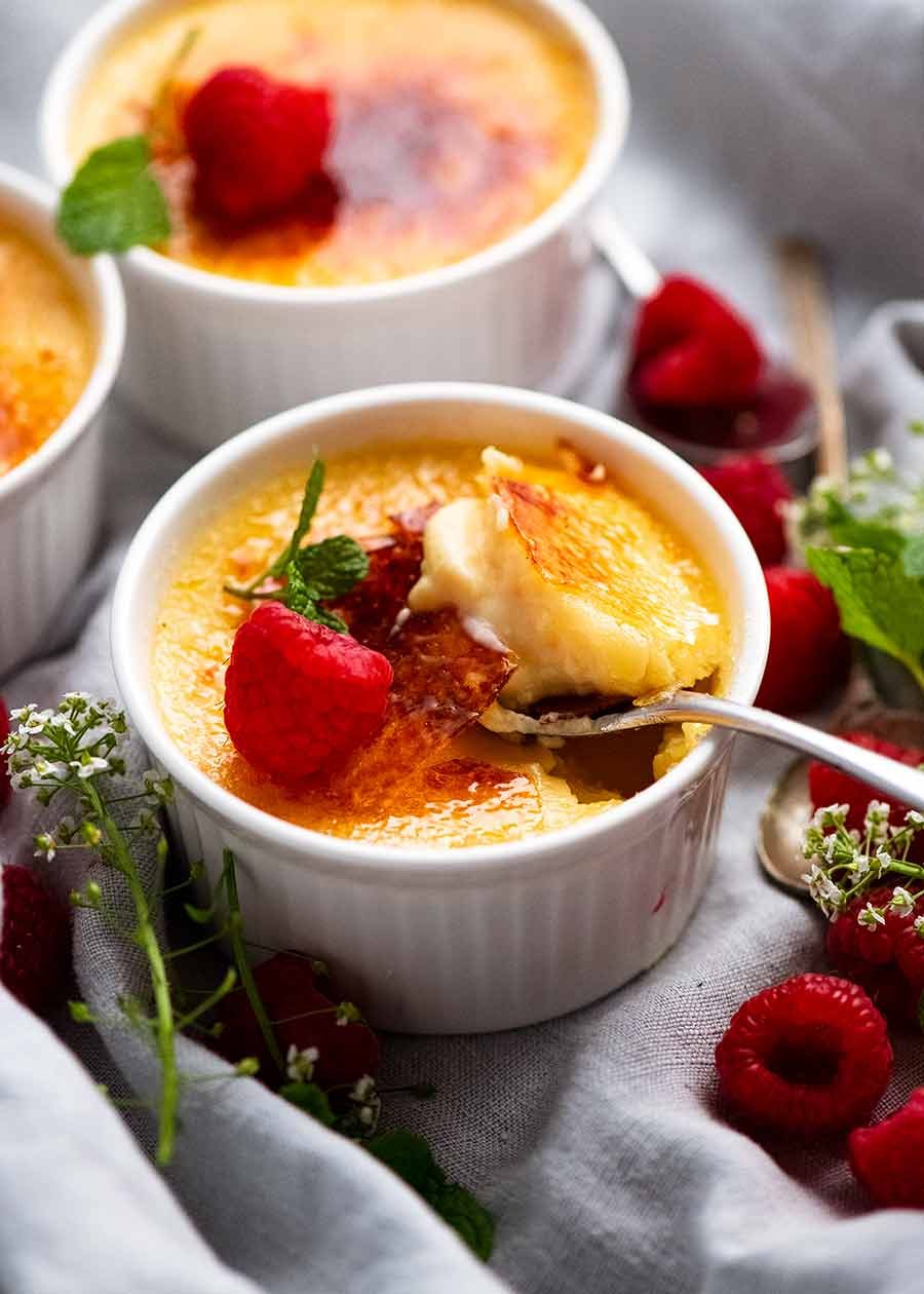 Spoon scooping up Creme Br&ucirc;l&eacute;e