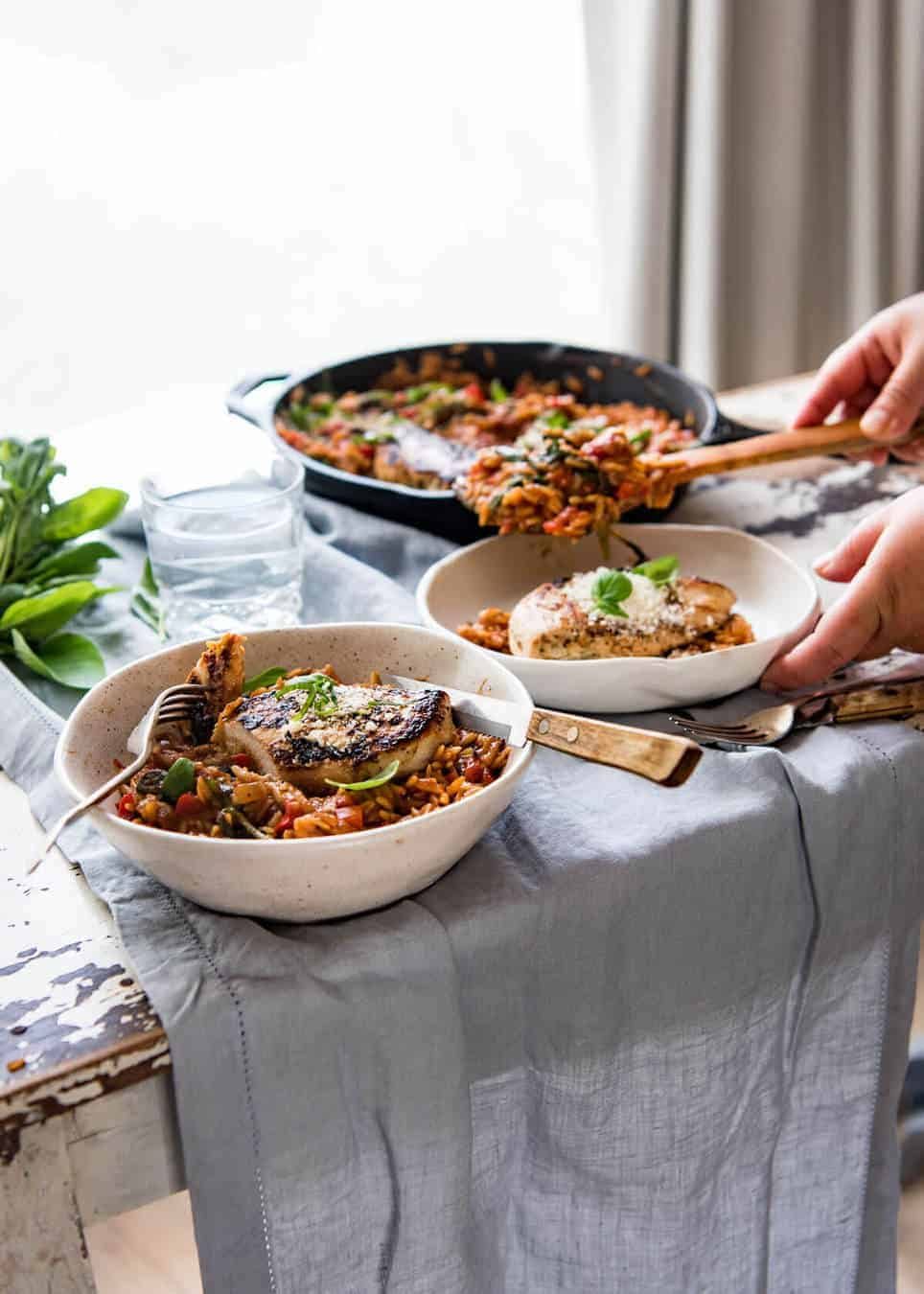 Risoni Pasta Recipe with Chicken - Italian Chicken with a tomato basil risoni pasta recipe, all made in one pot! Quick, super tasty 30 minute meal. dev.recipetineats.com