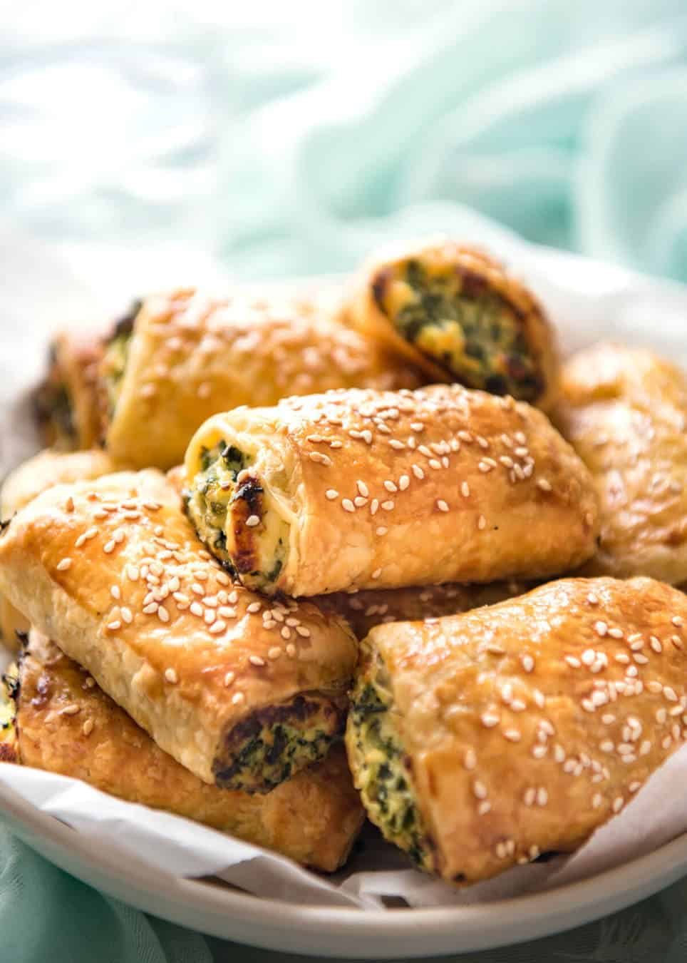Spinach and Ricotta Rolls - a moist cheesy filling enclosed with buttery flaky puff pastry. Great make ahead for freezing! dev.recipetineats.com