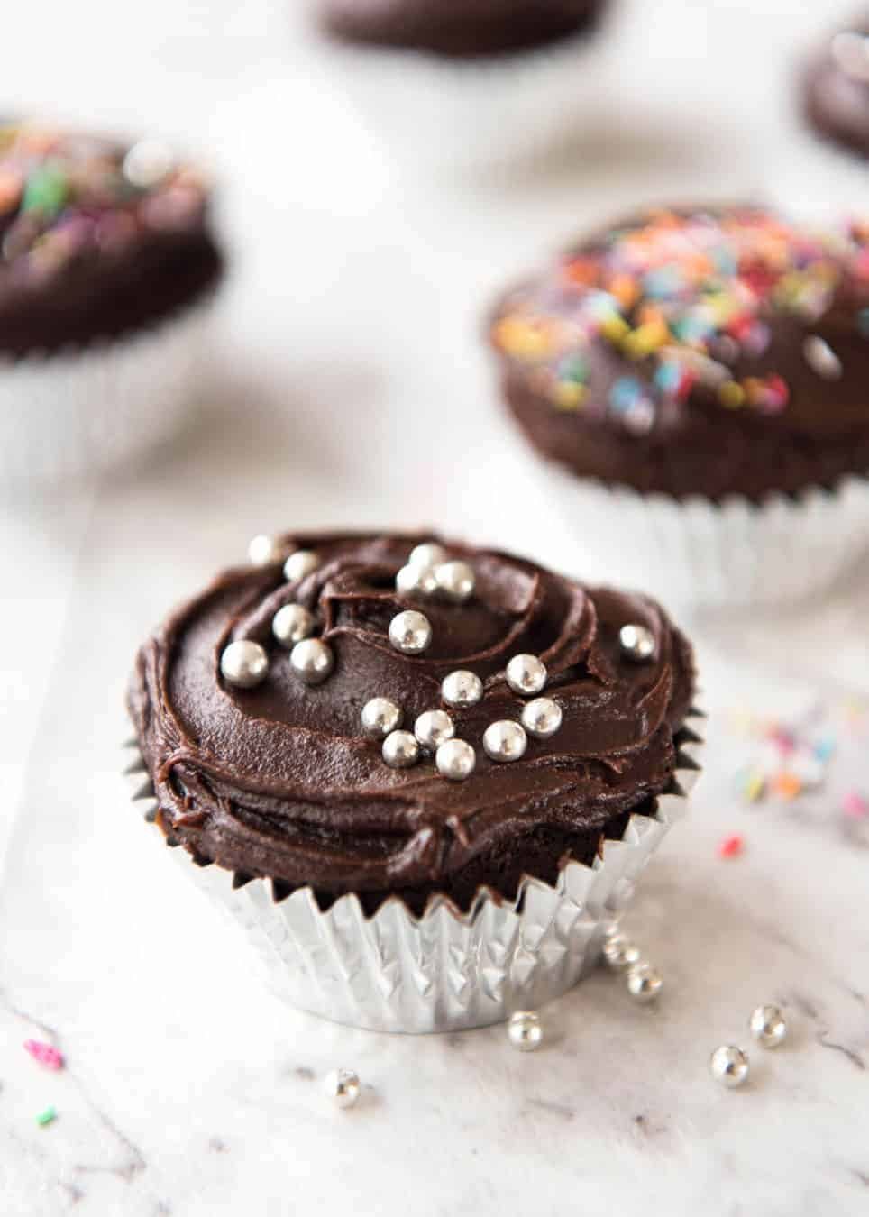 No stand mixer required to make the Best EASY Chocolate Cupcakes. Moist, deeply chocolatey with a tender crumb, these are unbelievably fast & easy. dev.recipetineats.com