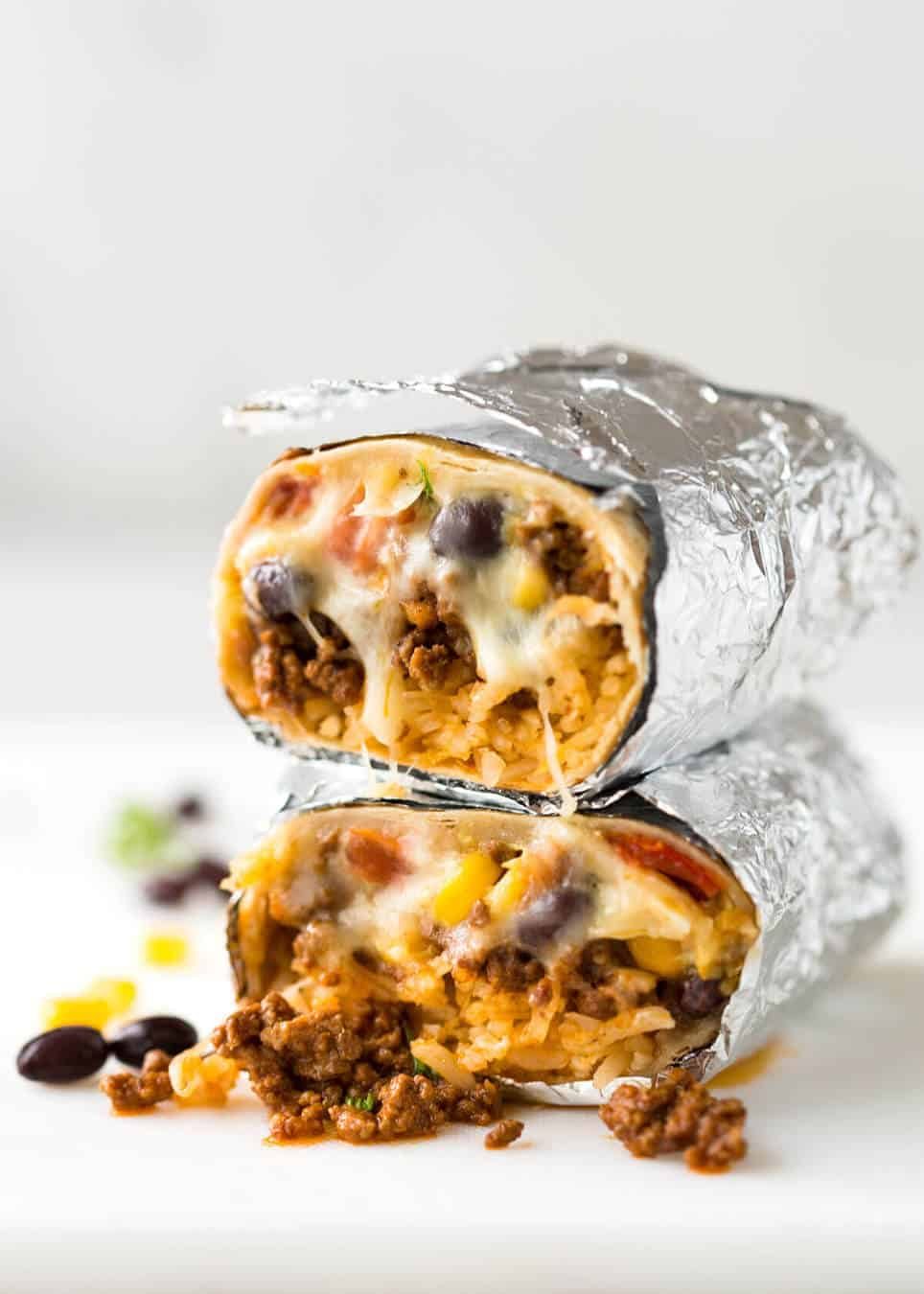 A great everyday Beef Burrito, made with super tasty seasoned beef filling. Fresh and freezable versions! dev.recipetineats.com
