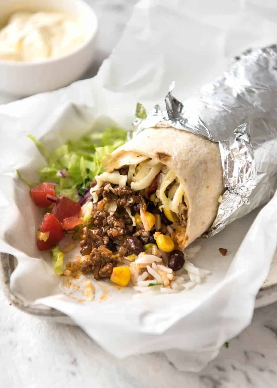 A great everyday Beef Burrito, made with super tasty seasoned beef filling. Fresh and freezable versions! dev.recipetineats.com