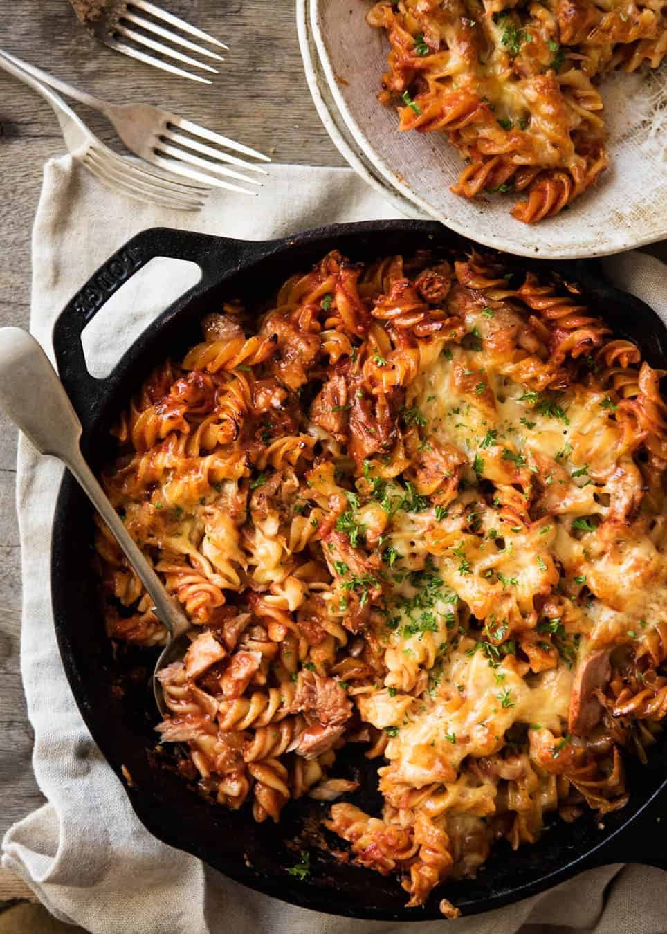 Everybody should know how to make a truly delicious Tuna Pasta Bake, for all those times when your cupboards are bare! dev.recipetineats.com