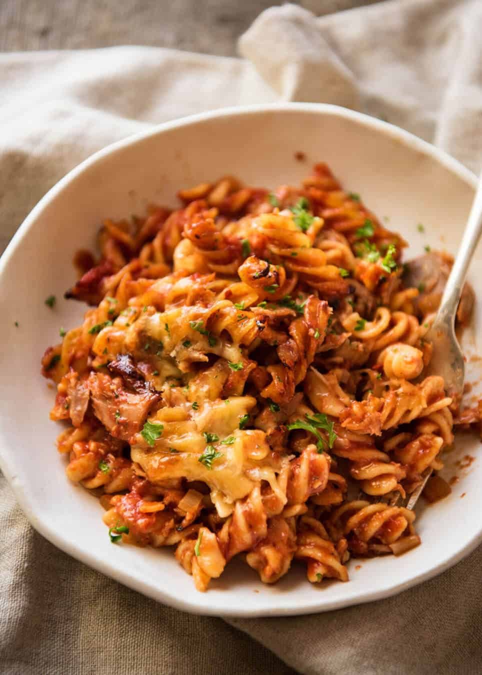 Everybody should know how to make a truly delicious Tuna Pasta Bake, for all those times when your cupboards are bare! dev.recipetineats.com