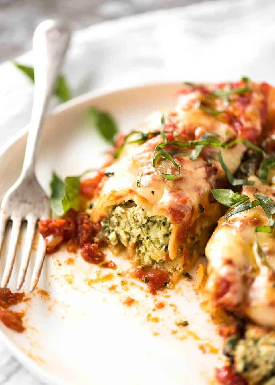 Imagine coming home to this Spinach Ricotta Cannelloni.... dev.recipetineats.com