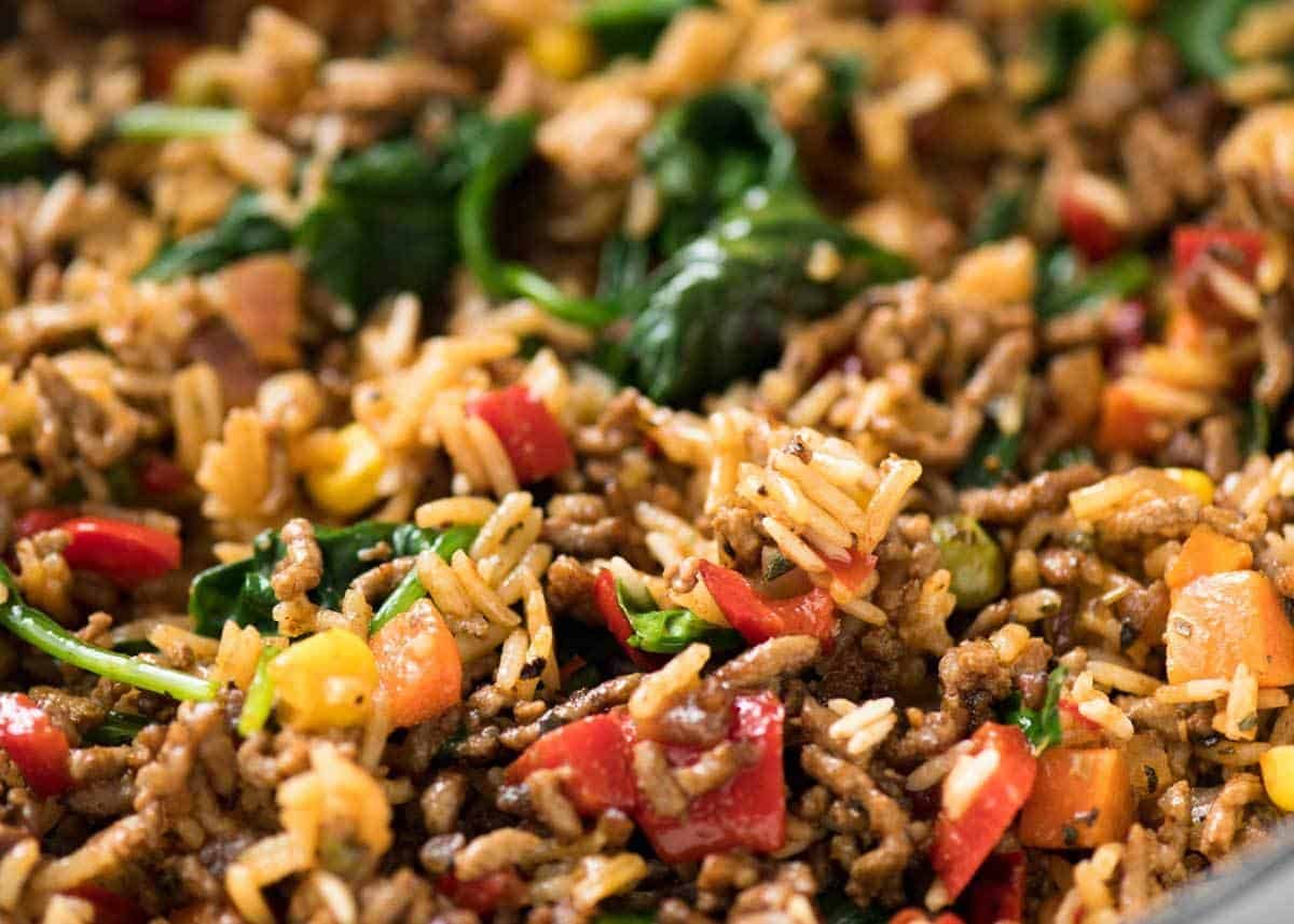 A quick, fabulous midweek meal - this ground Beef and Rice is made by browning ground beef, then cooking it with flavoured rice and loads of veggies. Irresistibly delicious! dev.recipetineats.com