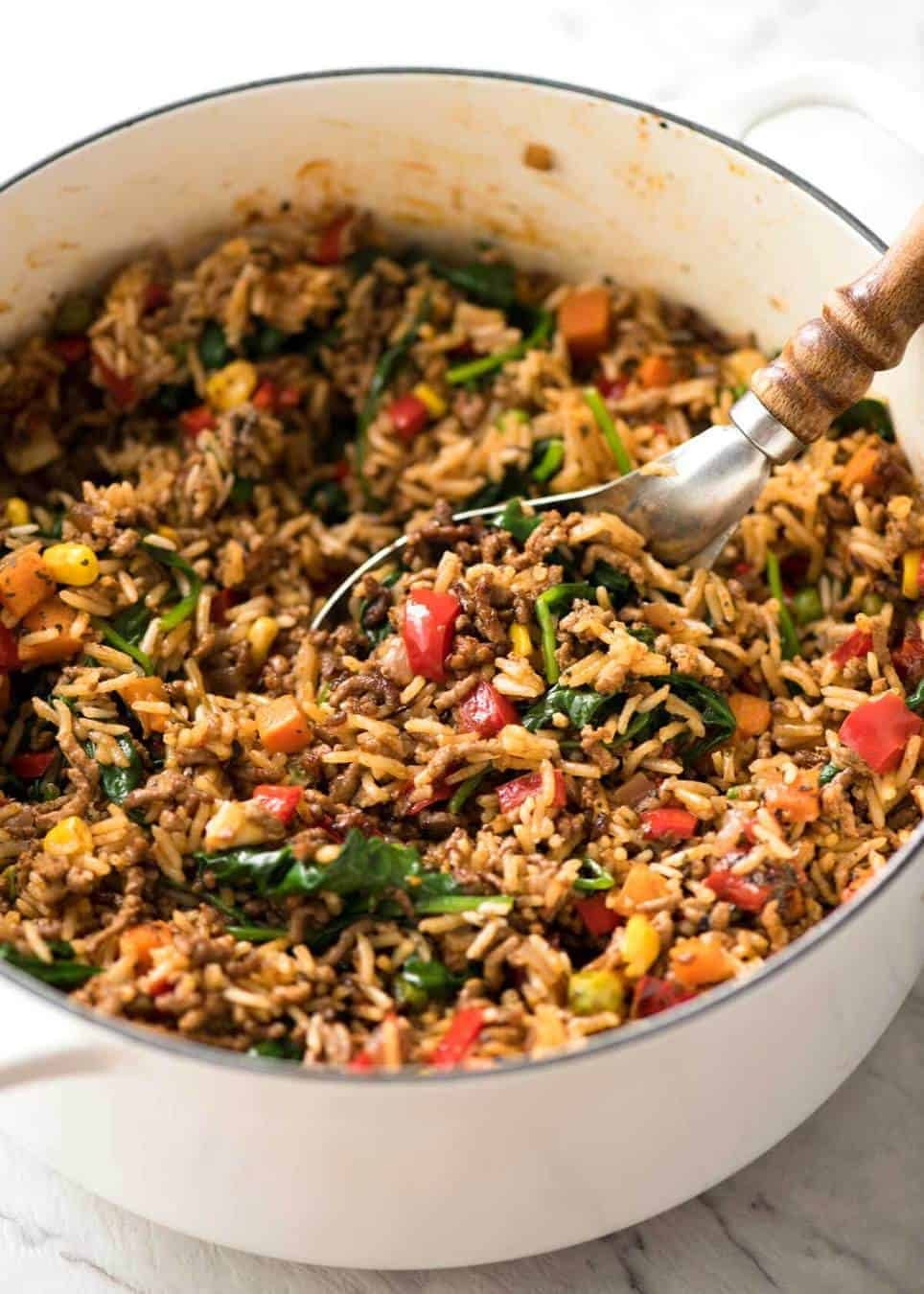 A quick, fabulous midweek meal - this ground Beef and Rice is made by browning ground beef, then cooking it with flavoured rice and loads of veggies. Irresistibly delicious! dev.recipetineats.com