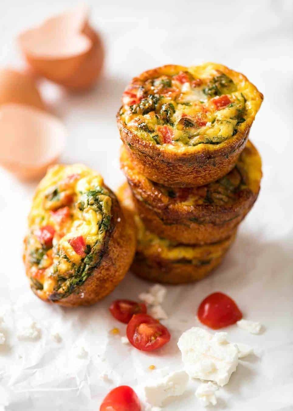 Healthy doesn't have to be bland! These Healthy Egg Muffins are a great grab & go breakfast option. Egg, spinach, feta, cherry tomatoes and bell peppers/capsicum. dev.recipetineats.com