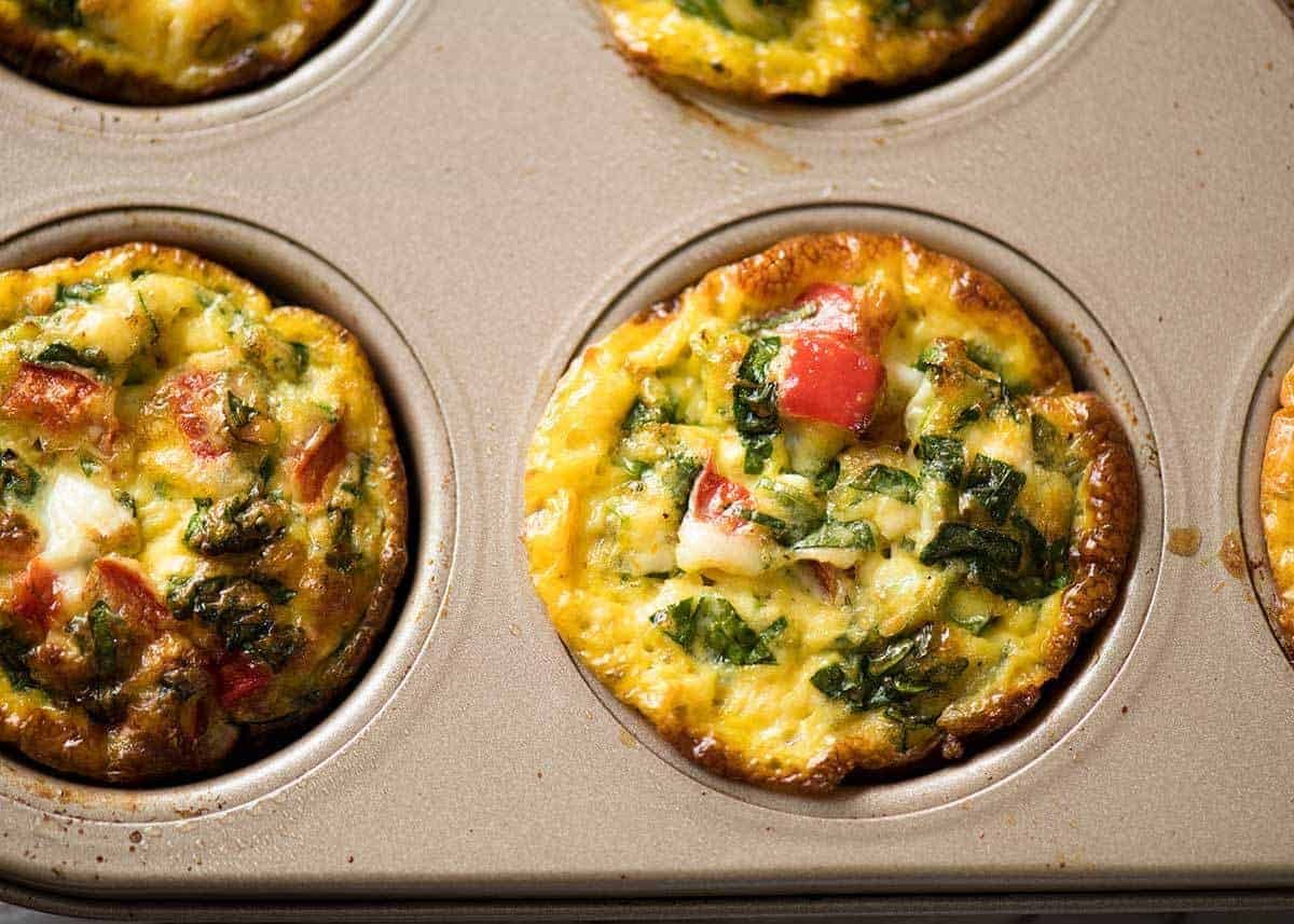 Healthy doesn't have to be bland! These Healthy Egg Muffins are a great grab & go breakfast option. Egg, spinach, feta, cherry tomatoes and bell peppers/capsicum. dev.recipetineats.com
