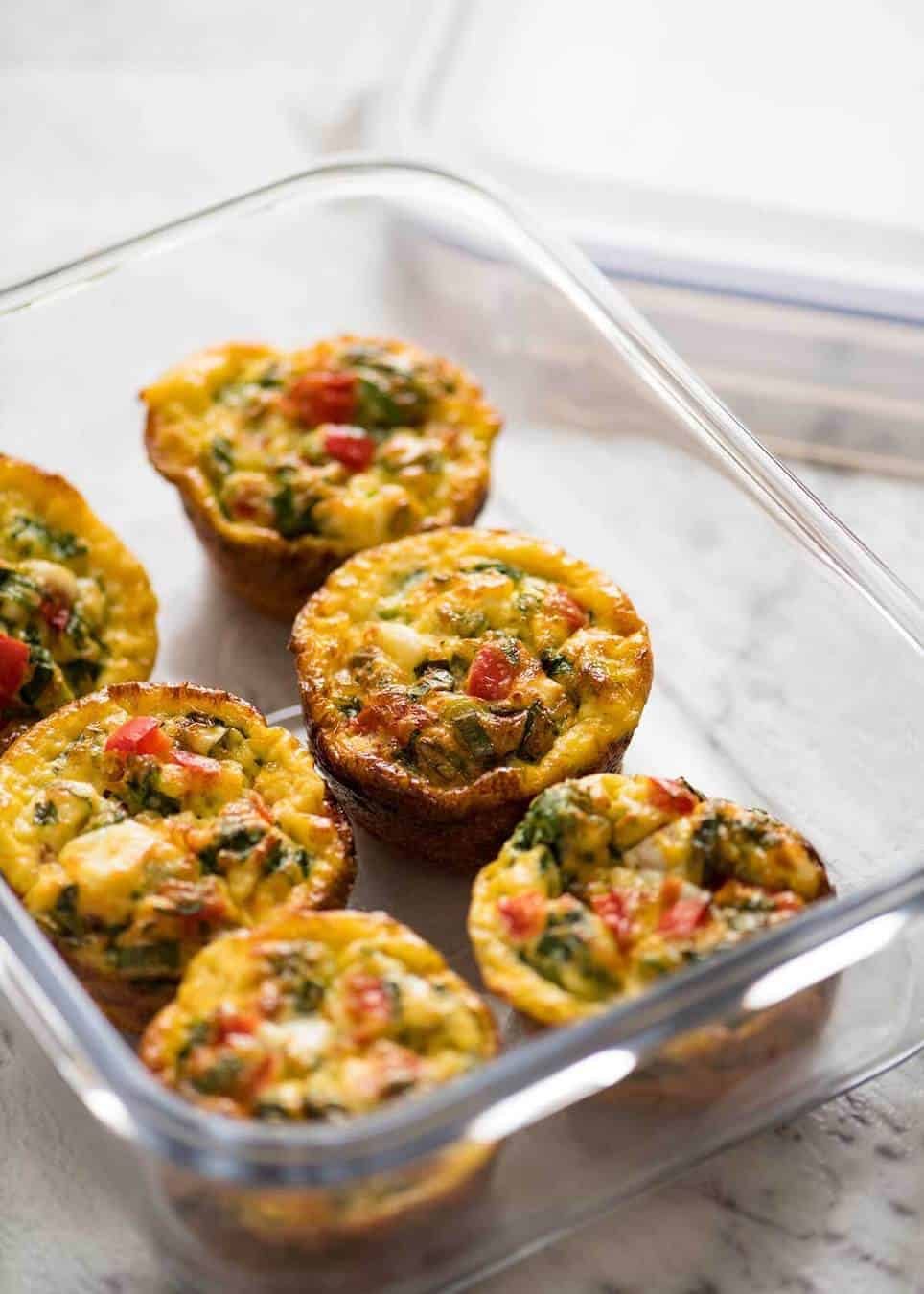 Healthy doesn't have to be bland! These Healthy Egg Muffins are a great grab & go breakfast option. Egg, spinach, feta, cherry tomatoes and bell peppers/capsicum. dev.recipetineats.com