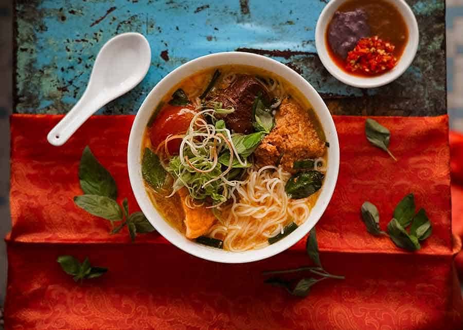 B&uacute;n ri&ecirc;u - Vietnamese Crab noodle soup