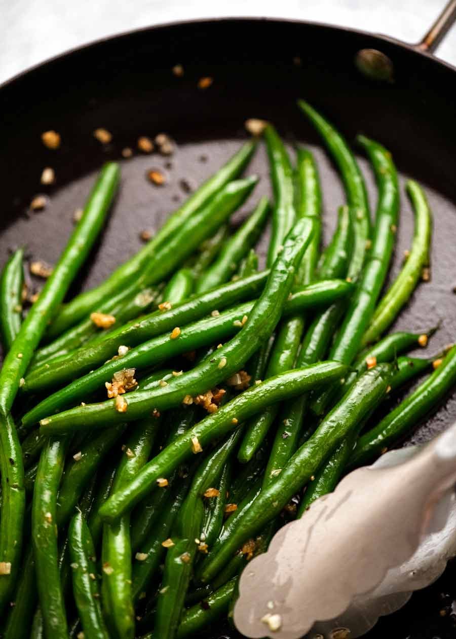 Garlic Saut&eacute;ed Green Beans in a skillet