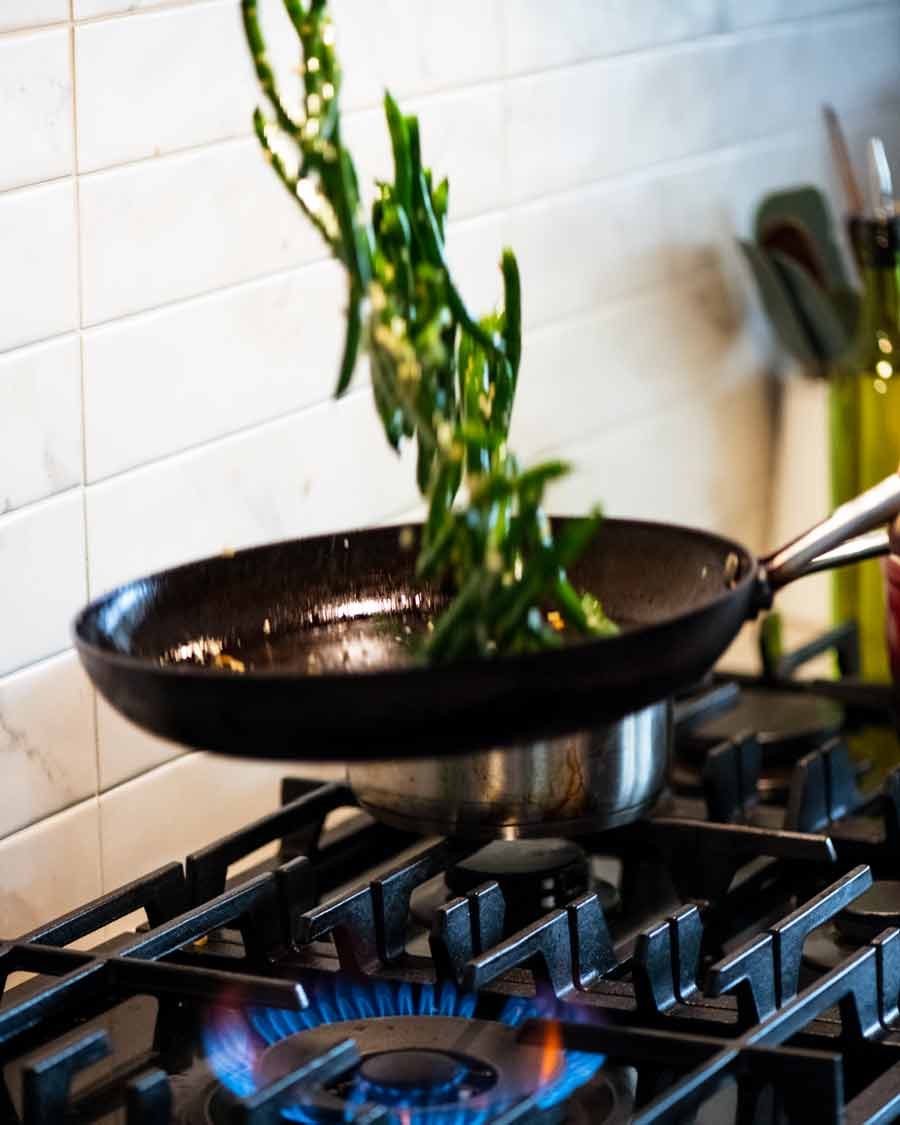 Cooking Garlic Saut&eacute;ed Green Beans