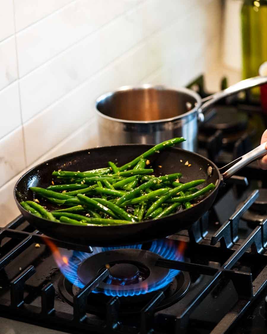 Cooking Garlic Saut&eacute;ed Green Beans