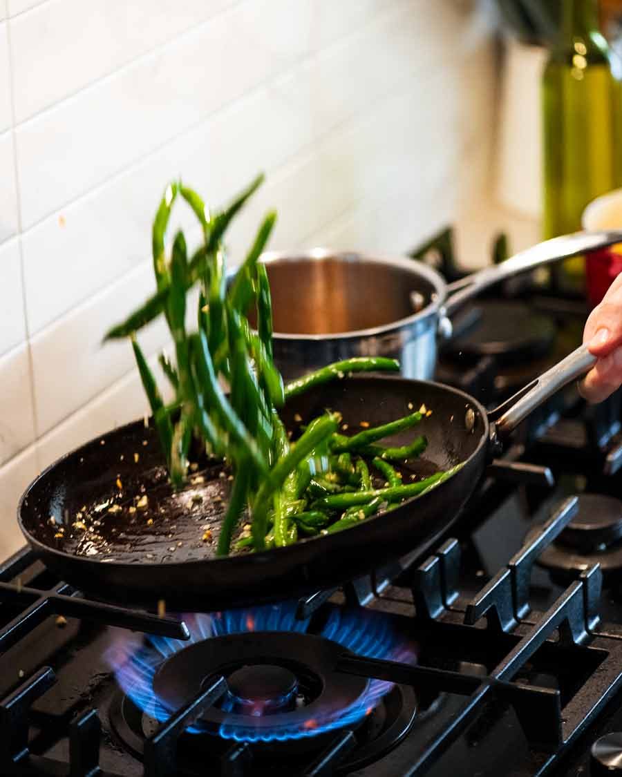 Cooking Garlic Saut&eacute;ed Green Beans