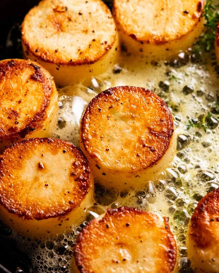 Making Fondant potatoes