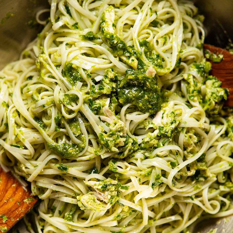 Green Ginger Rice Noodles with chicken